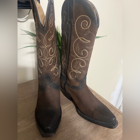 Dark Brown Cowboy 🤠 Boots 👢 with Gold Embroidery size 7 - Picture 3 of 13